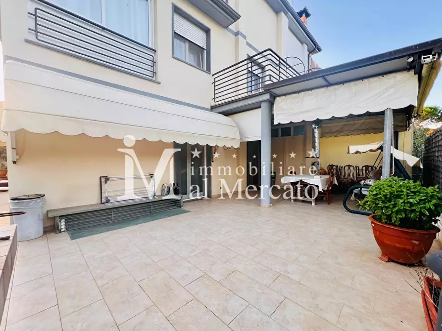 Immagine 18 di Casa bifamiliare in vendita  a Viareggio