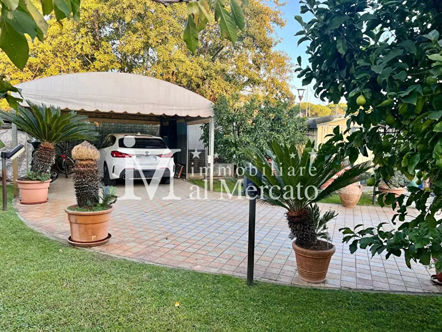 Immagine 7 di Casa bifamiliare in vendita  a Viareggio