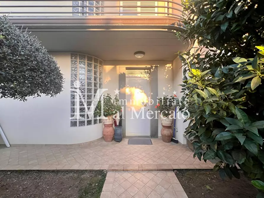 Immagine 4 di Casa bifamiliare in vendita  a Viareggio