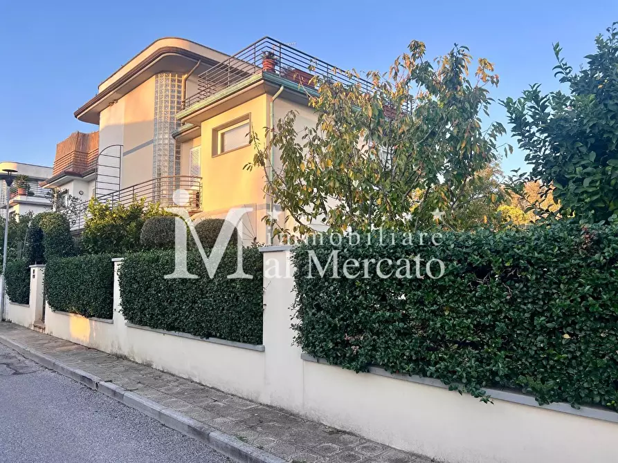 Immagine 3 di Casa bifamiliare in vendita  a Viareggio