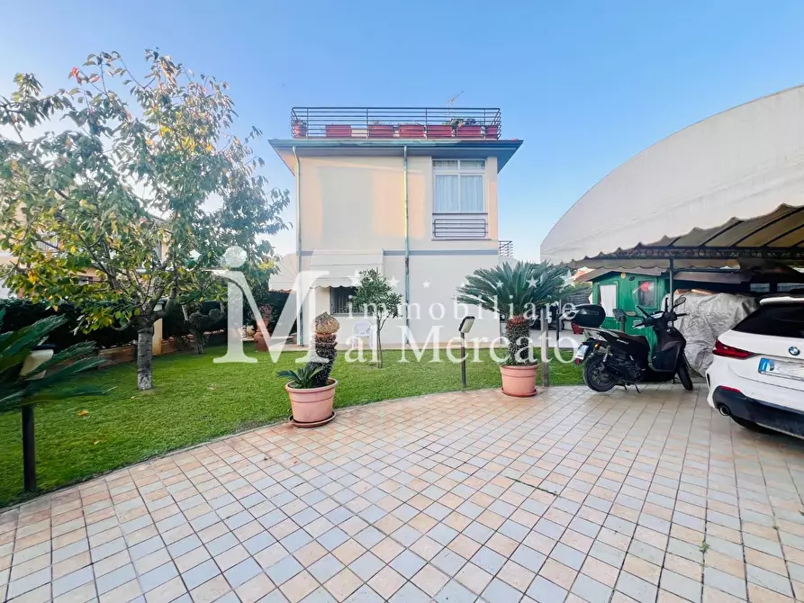 Immagine 8 di Casa bifamiliare in vendita  a Viareggio