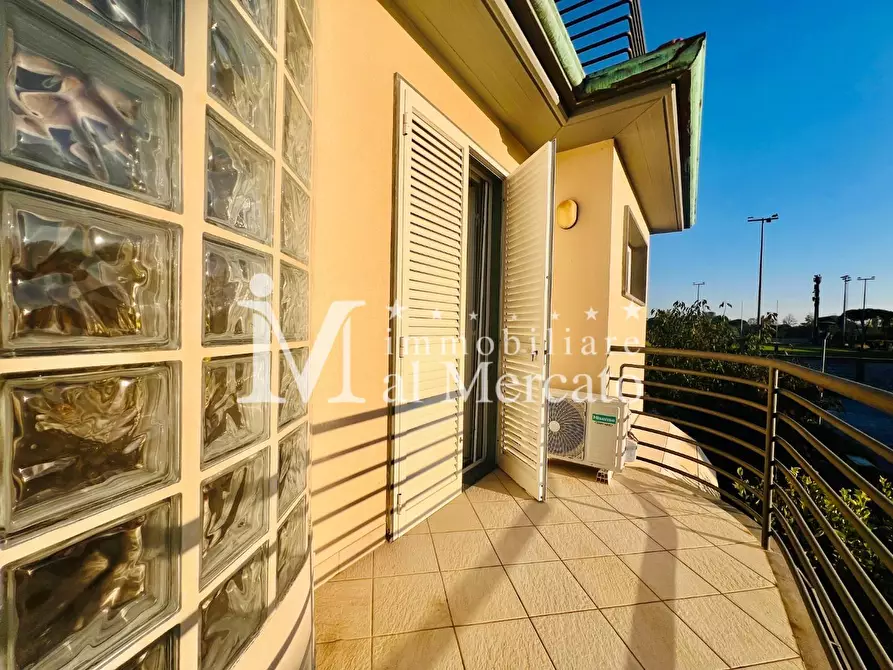 Immagine 60 di Casa bifamiliare in vendita  a Viareggio