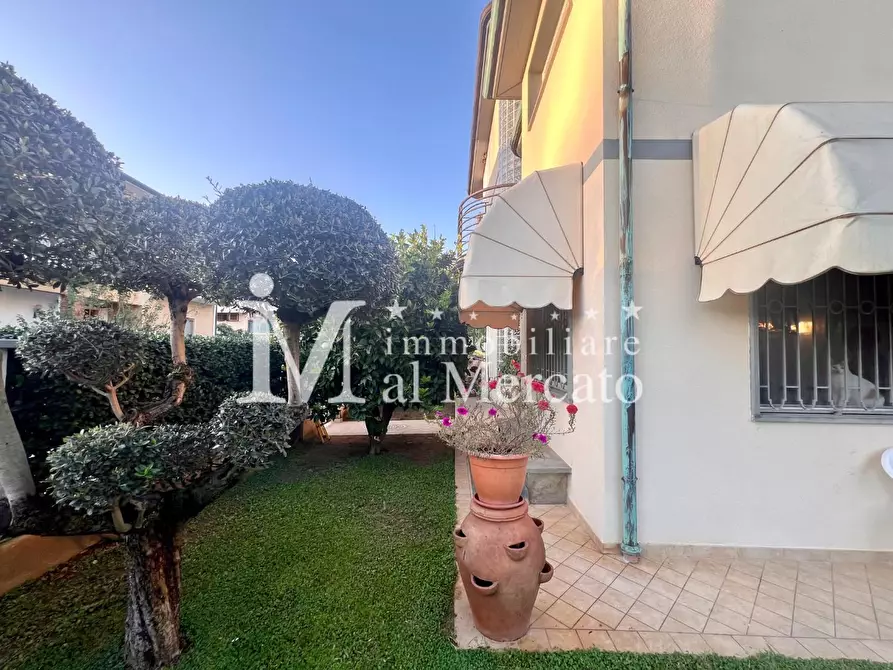 Immagine 12 di Casa bifamiliare in vendita  a Viareggio