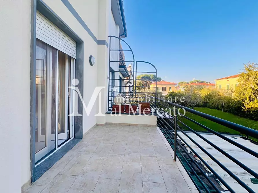 Immagine 46 di Casa bifamiliare in vendita  a Viareggio