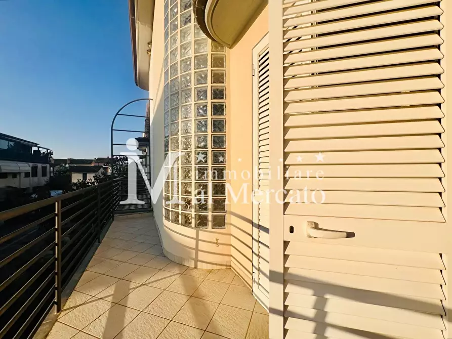 Immagine 61 di Casa bifamiliare in vendita  a Viareggio