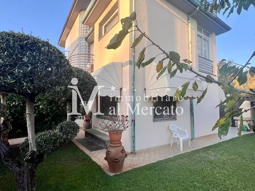 Immagine 9 di Casa bifamiliare in vendita  a Viareggio