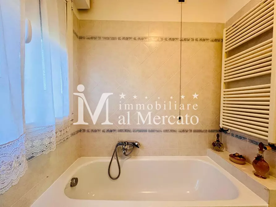 Immagine 53 di Casa bifamiliare in vendita  a Viareggio