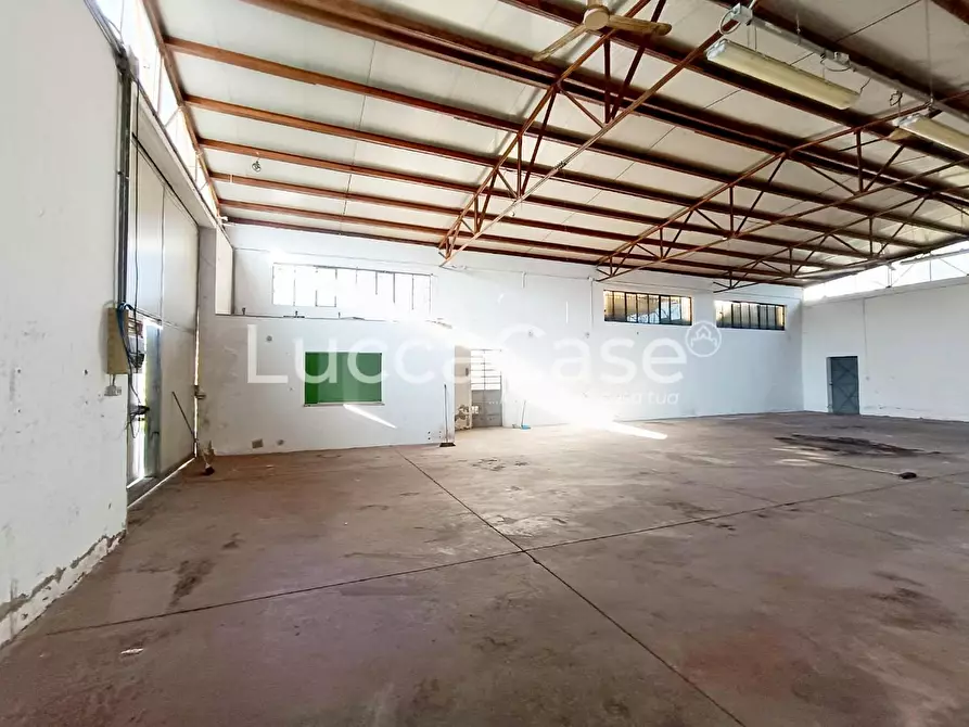 Immagine 5 di Attività artigianale in affitto  a Capannori