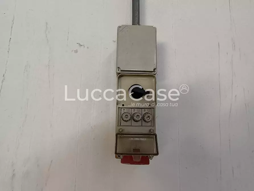 Immagine 8 di Attività artigianale in affitto  a Capannori