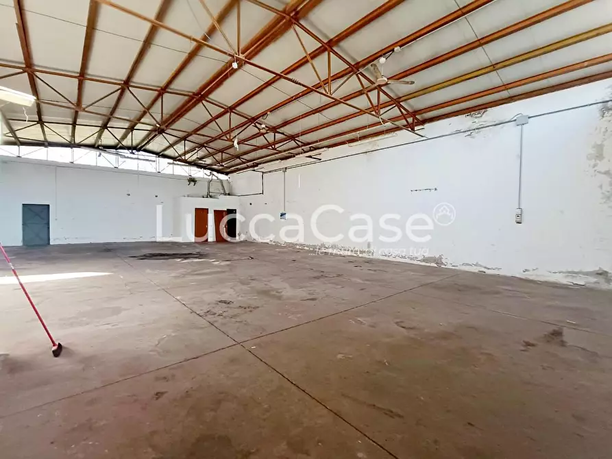 Immagine 7 di Attività artigianale in affitto  a Capannori