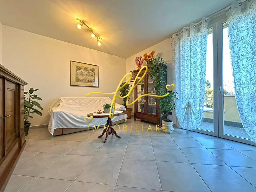 Immagine 10 di Casa trifamiliare in vendita  a Rosignano Marittimo