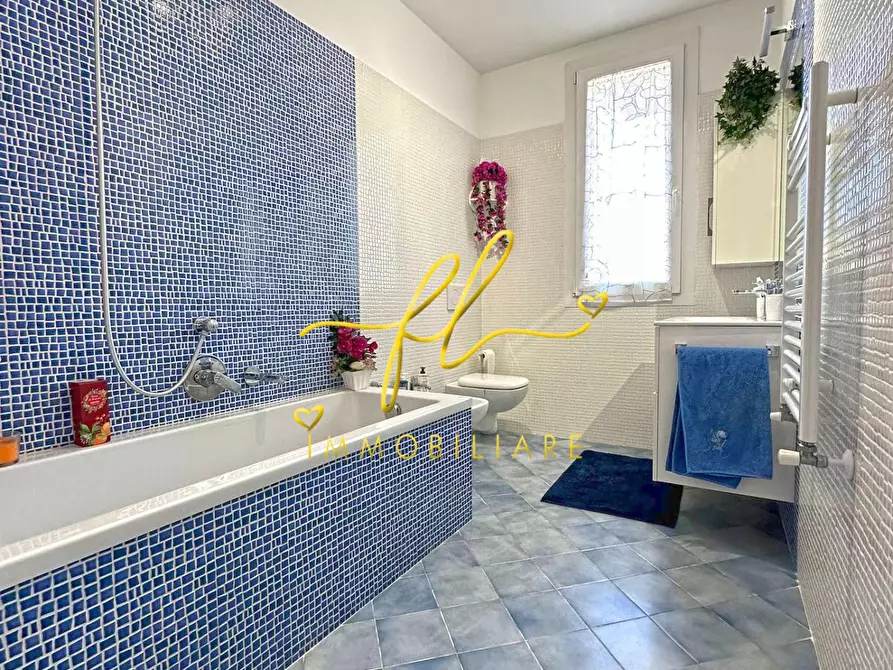 Immagine 16 di Casa trifamiliare in vendita  a Rosignano Marittimo