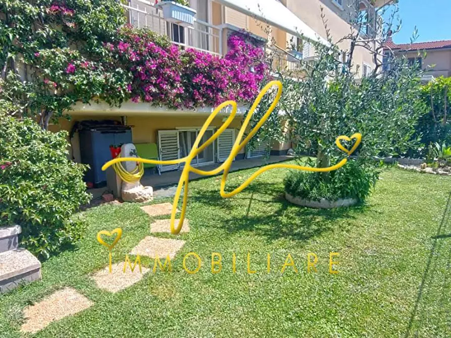 Immagine 3 di Casa trifamiliare in vendita  a Rosignano Marittimo