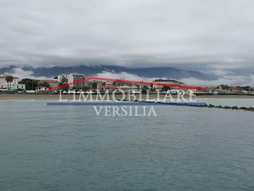 Immagine 33 di Appartamento in vendita  a Carrara