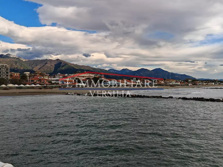 Immagine 30 di Appartamento in vendita  a Carrara