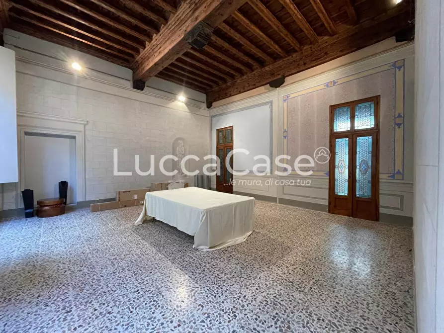 Immagine 8 di Appartamento in vendita  a Lucca