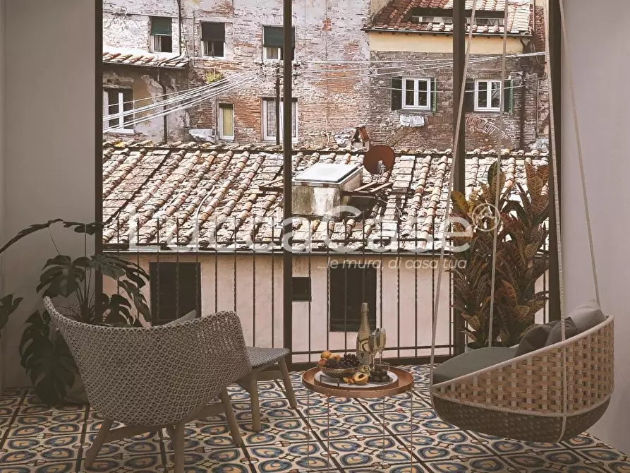 Immagine 2 di Appartamento in vendita  a Lucca