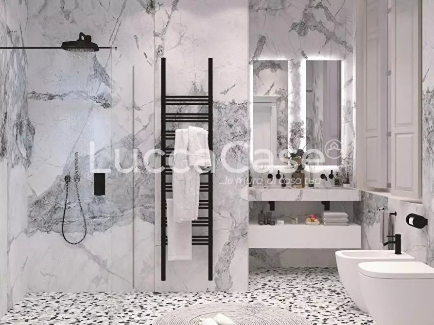 Immagine 10 di Appartamento in vendita  a Lucca