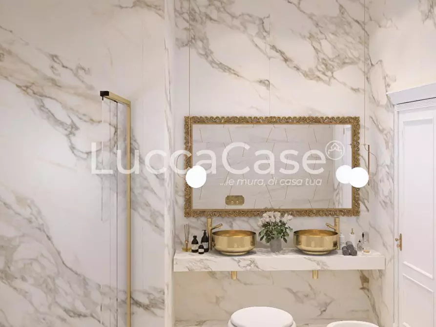 Immagine 13 di Appartamento in vendita  a Lucca