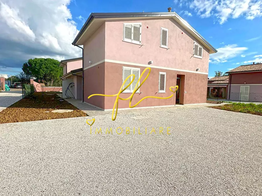 Immagine 2 di Villetta a schiera in vendita  a Cecina