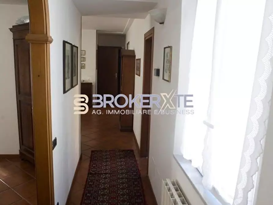 Immagine 2 di Casa semindipendente in vendita  a Carrara