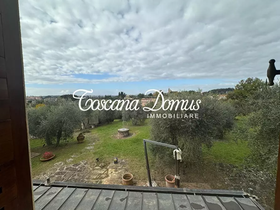 Immagine 9 di Casa indipendente in vendita  a Siena