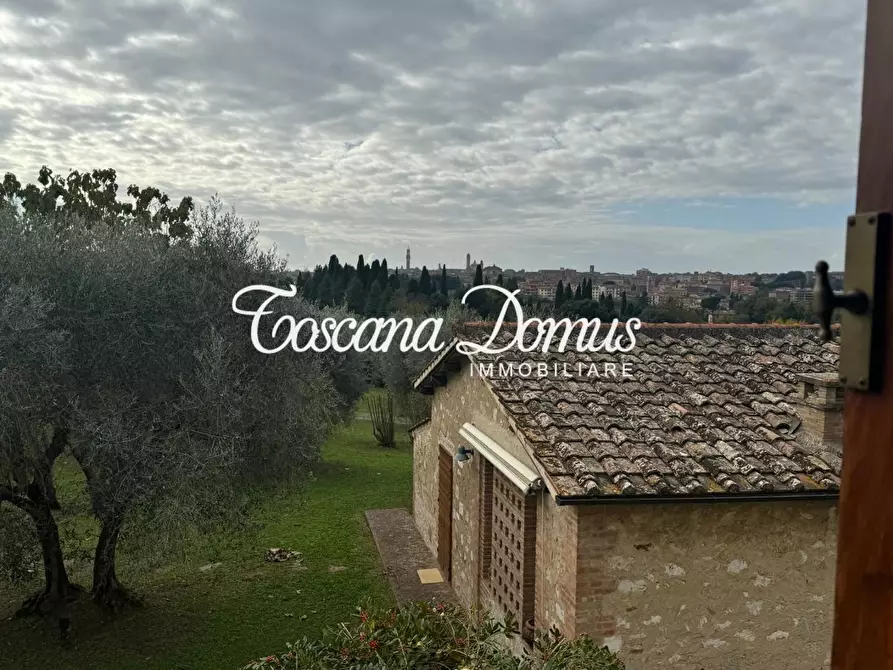Immagine 3 di Casa indipendente in vendita  a Siena