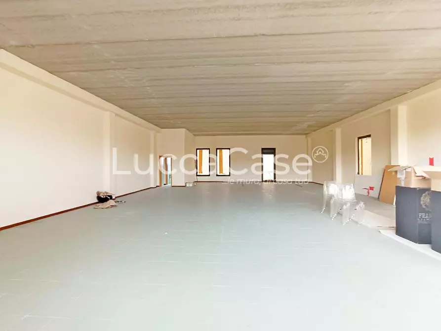 Immagine 4 di Laboratorio in vendita  a Lucca