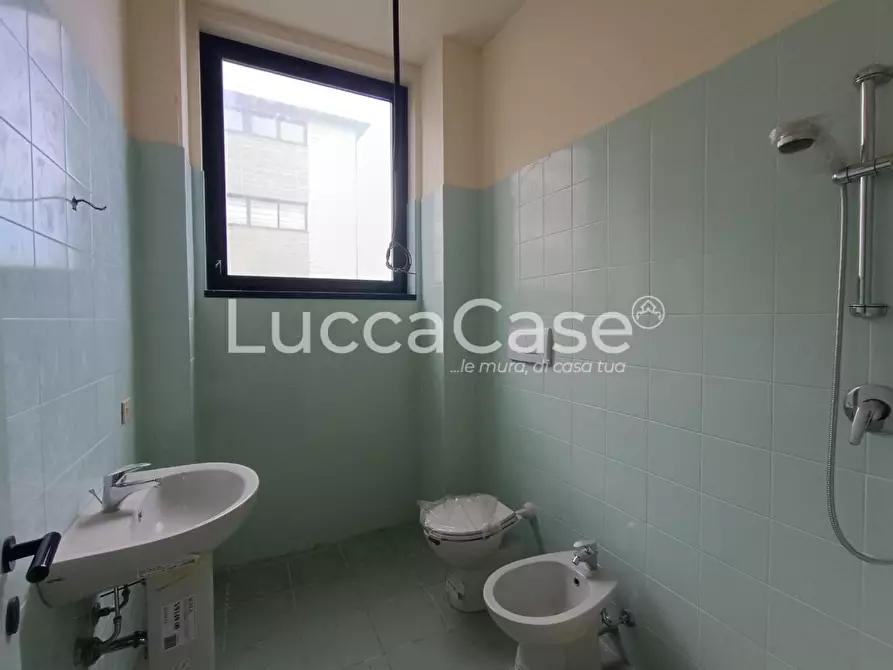 Immagine 6 di Laboratorio in vendita  a Lucca