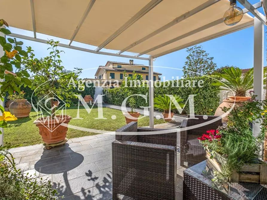 Immagine 1 di Casa bifamiliare in vendita  a Bientina