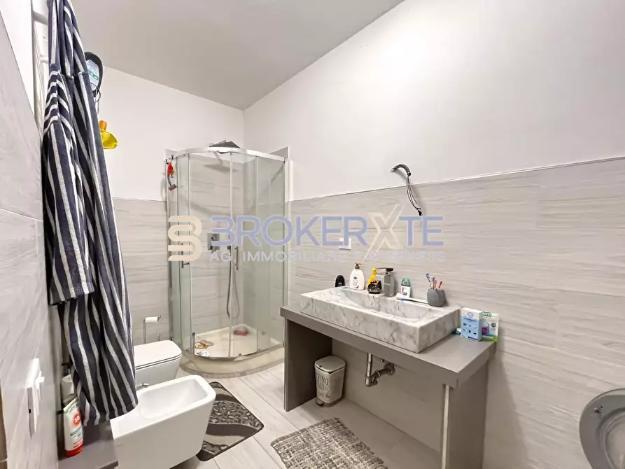 Immagine 10 di Villa in vendita  a Carrara