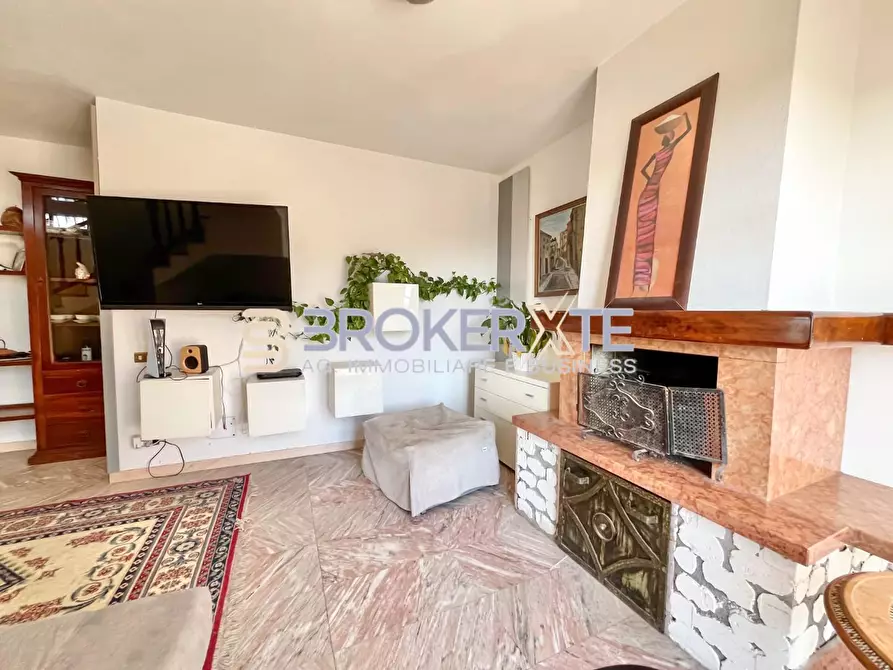 Immagine 2 di Villa in vendita  a Carrara
