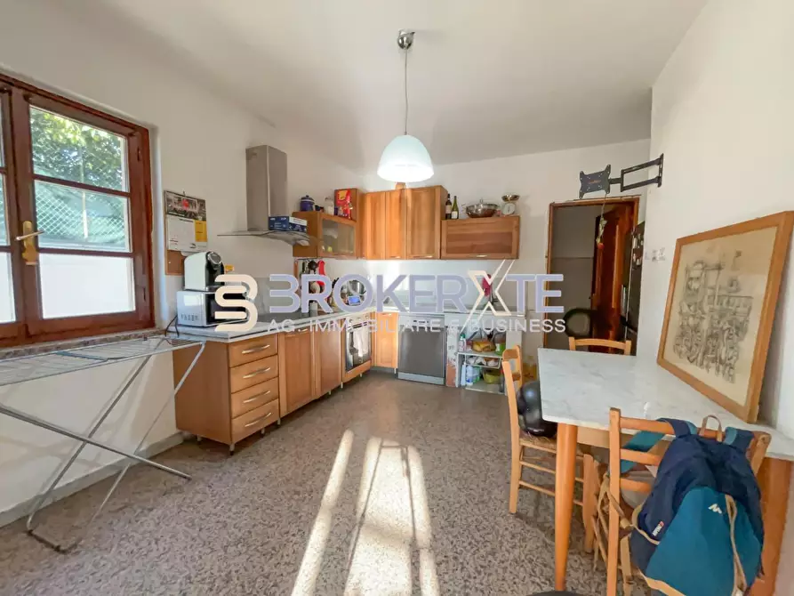 Immagine 4 di Villa in vendita  a Carrara