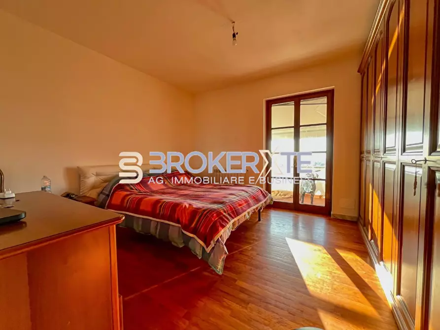 Immagine 5 di Villa in vendita  a Carrara