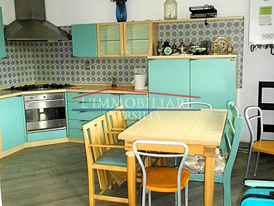 Immagine 13 di Porzione di casa in vendita  a Massa