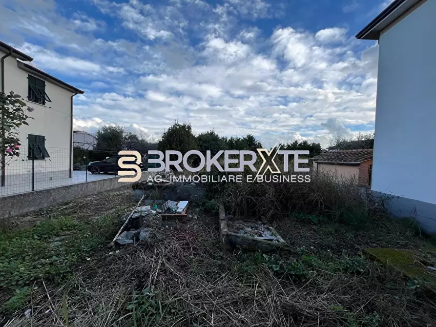 Immagine 4 di Terreno residenziale in vendita  a Sarzana
