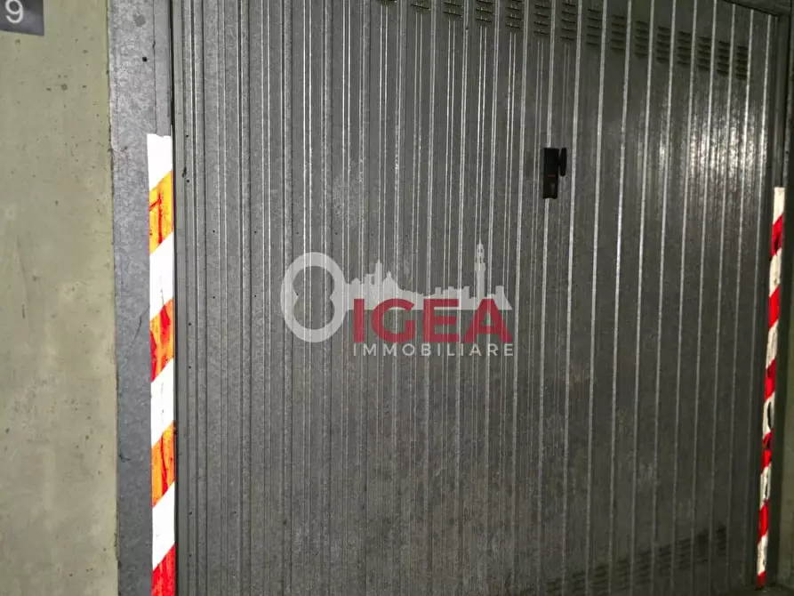Immagine 5 di Magazzino in vendita  a Siena