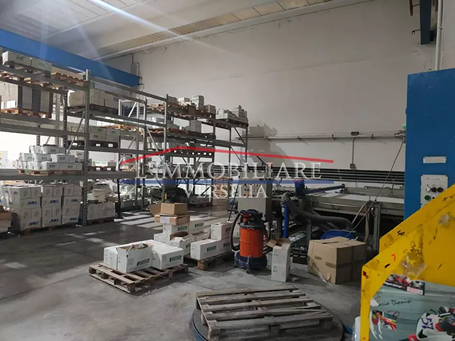 Immagine 13 di Capannone industriale in vendita  a Massa