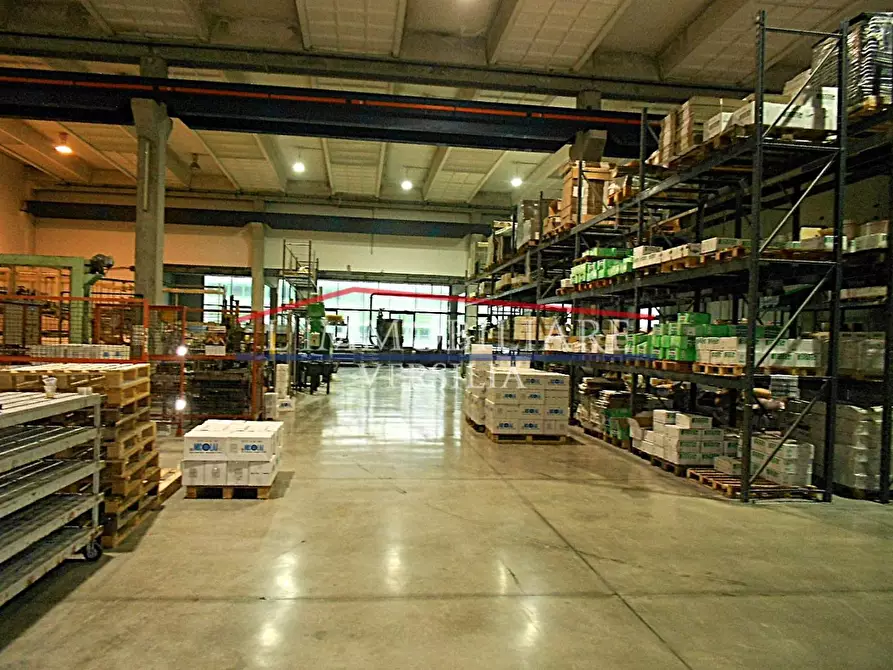 Immagine 6 di Capannone industriale in vendita  a Massa