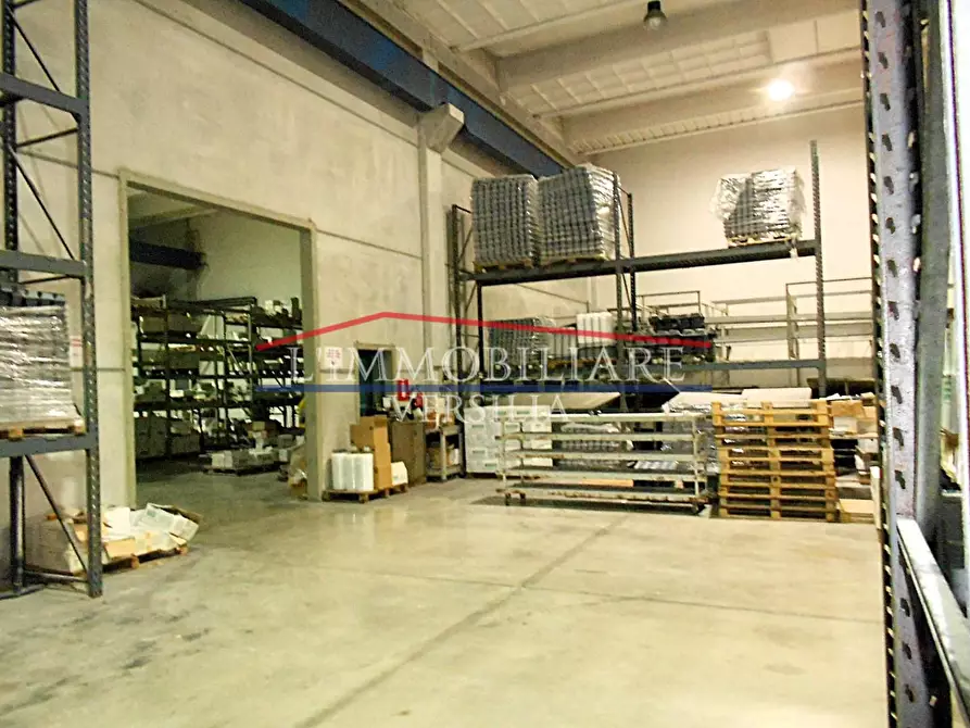 Immagine 8 di Capannone industriale in vendita  a Massa