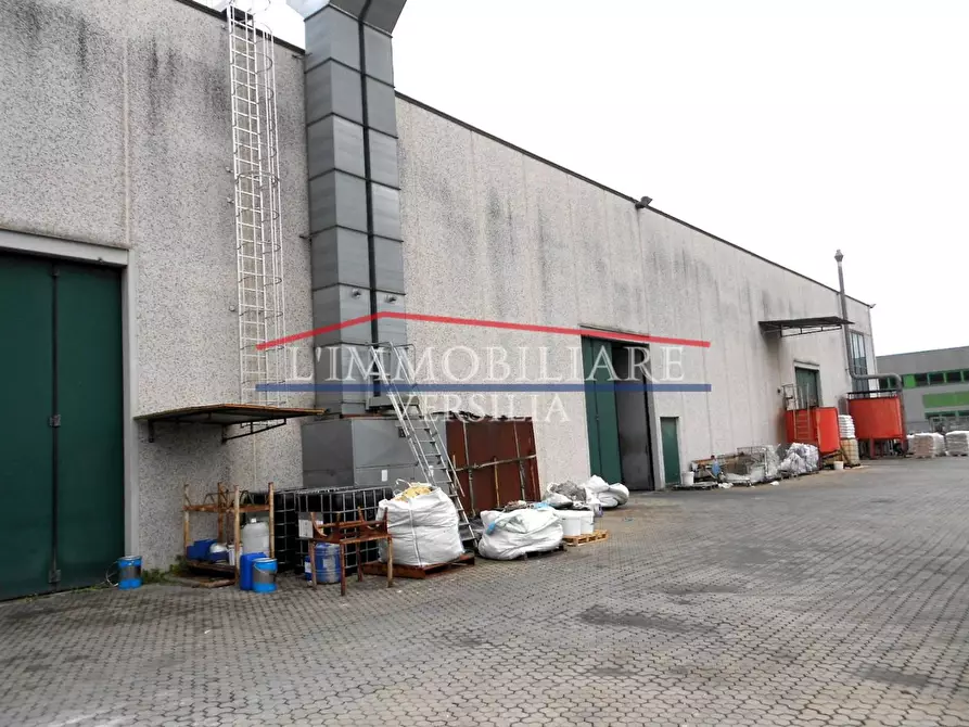 Immagine 2 di Capannone industriale in vendita  a Massa