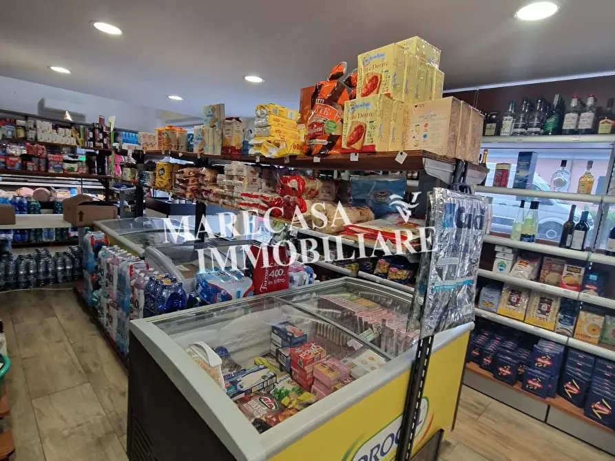 Immagine 2 di Alimentari in vendita  a Carrara