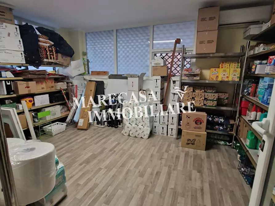 Immagine 6 di Alimentari in vendita  a Carrara