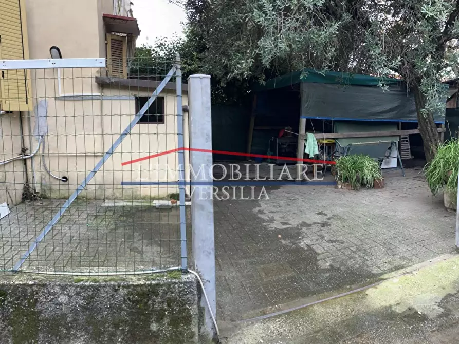 Immagine 11 di Appartamento in vendita  a Massa