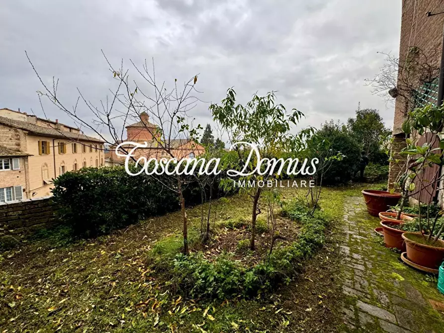 Immagine 20 di Porzione di casa in vendita  a Siena