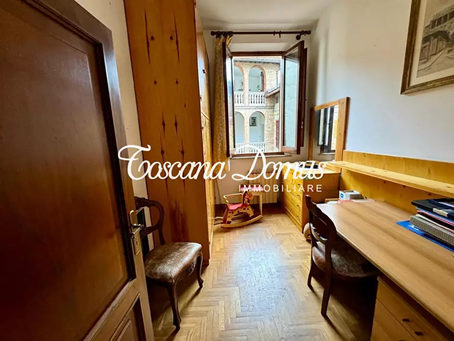 Immagine 41 di Porzione di casa in vendita  a Siena