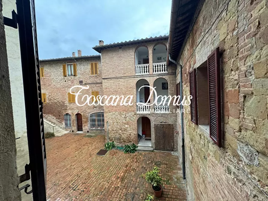 Immagine 39 di Porzione di casa in vendita  a Siena