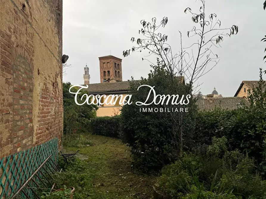 Immagine 28 di Porzione di casa in vendita  a Siena