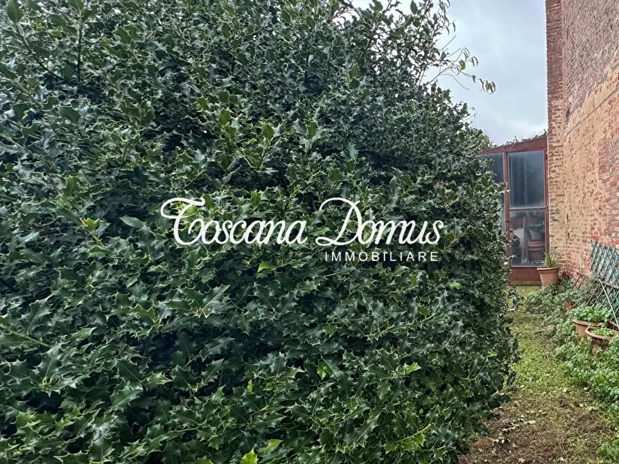 Immagine 26 di Porzione di casa in vendita  a Siena