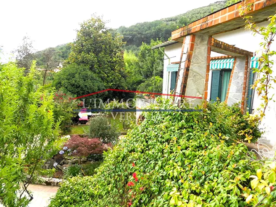 Immagine 34 di Villa in vendita  a Carrara